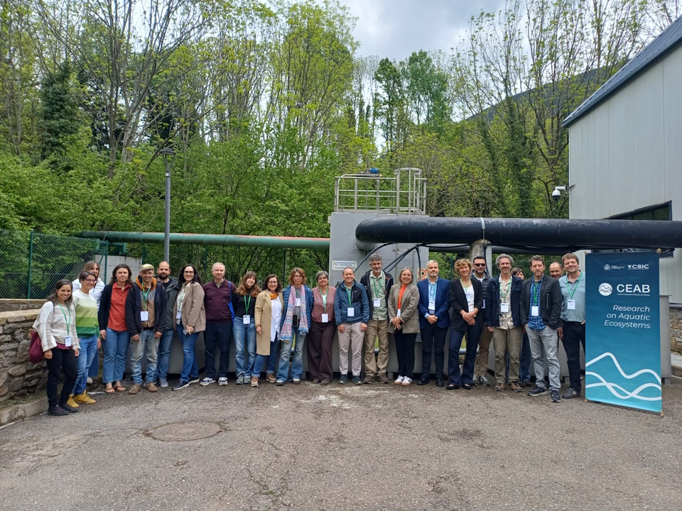 foto_dels_participants_acte_davant_la_instalacio